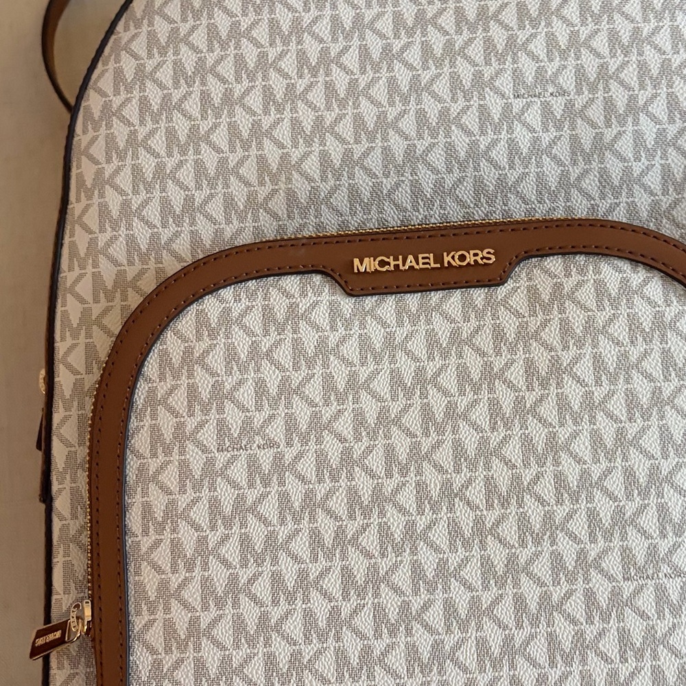 Michael Kors Medium Jaycee Logo Zip Pocket Backpack in Vanilla and Brown - Picture 3 of 4
